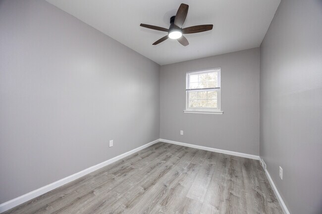 Building Photo - 1114 Bayless Pl