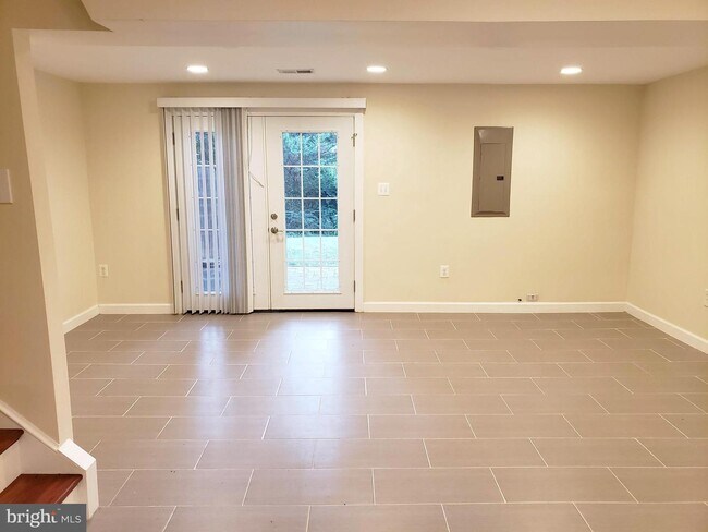 Building Photo - 5771 Heritage Hill Dr