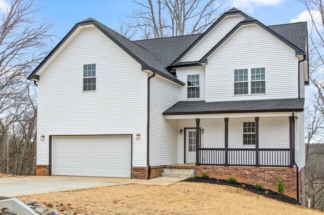 Building Photo - 4 Bedroom 3 Bath Pet Friendly Home For Rent Off Rossview Road!!