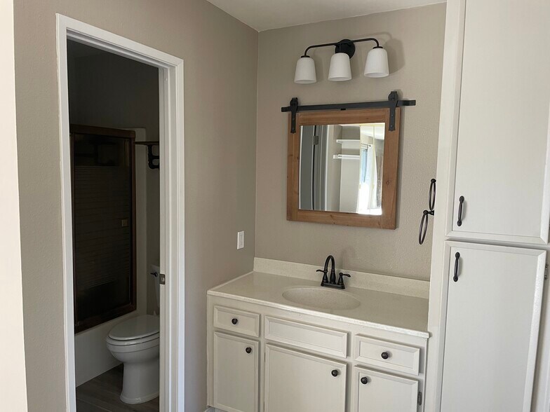 Bathroom - 5350 Baltimore Dr