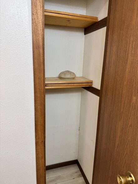 Building Photo - 906 Shady Ln