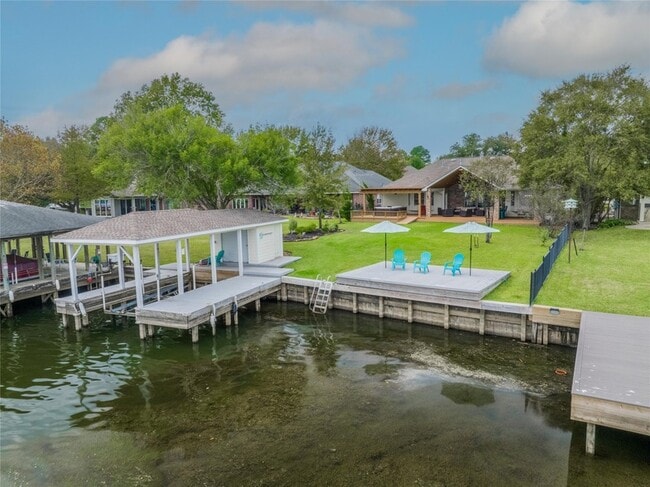 Building Photo - 9698 E Shore Dr