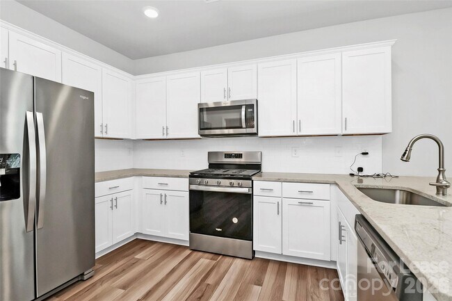 Building Photo - 720 Herlong Ave