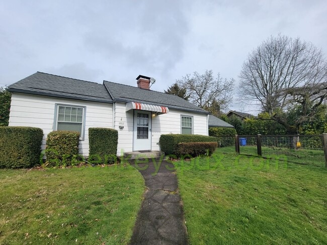 Primary Photo - Beautiful 2 Bedroom 1 Bath House with Atta...