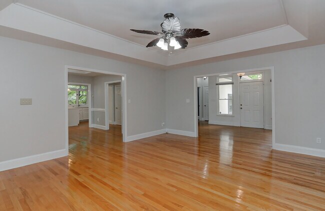 Building Photo - 801 Brightwood Ln