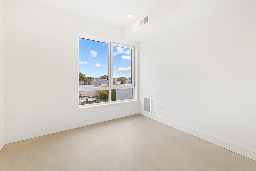 Building Photo - 2139 N 10th St