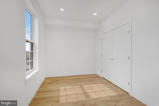 Building Photo - 2045 Trenton Ave