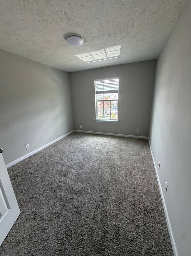 Building Photo - 4850 Laura Jeanne Blvd