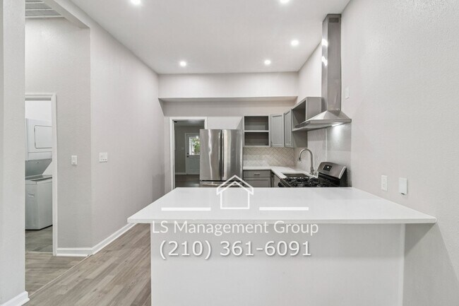 Building Photo - 622 Denver Blvd