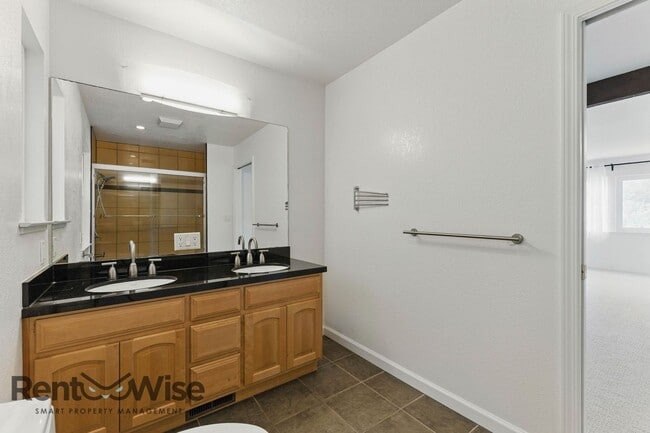 Building Photo - 6845 Thornhill Dr