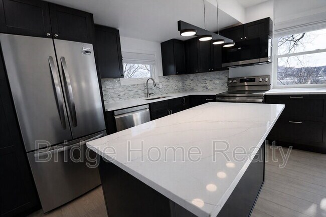 Building Photo - 107 Shoup St