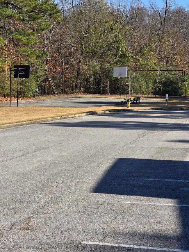 Building Photo - 2 bedroom 1.5 bath condo now available for rent in Dalton, Ga