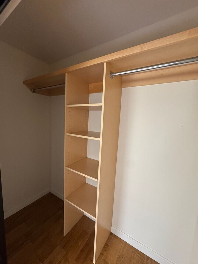 Building Photo - Beautiful 3 Bedroom, 2 Bathroom Home in Prime Santa Monica Location