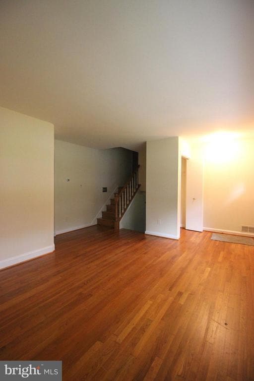 Building Photo - 907 Hillcrest Dr SW