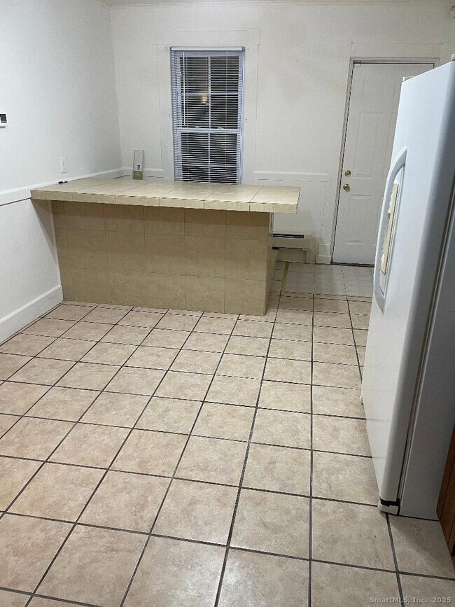 Building Photo - 46 Stearns St