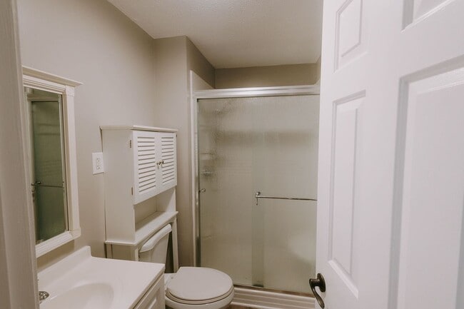 Building Photo - 166 Natchaug Dr