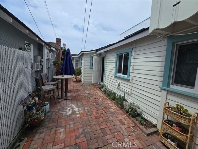 Building Photo - 122 Apolena Ave