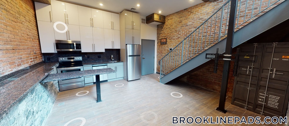 Building Photo - 1028a Commonwealth Ave