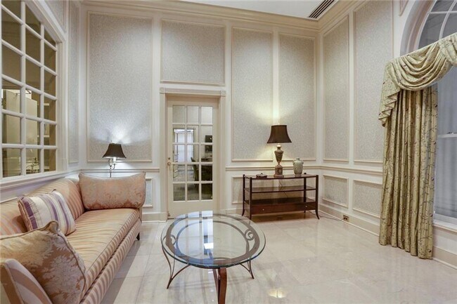 Building Photo - Studio Condo Steps from Piedmont Park!