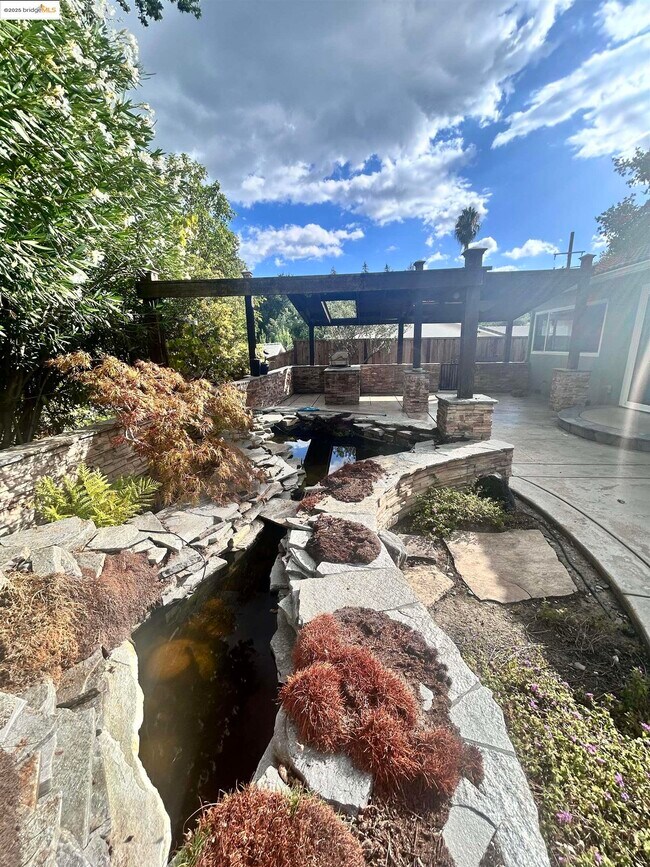 Building Photo - 516 Webster Dr
