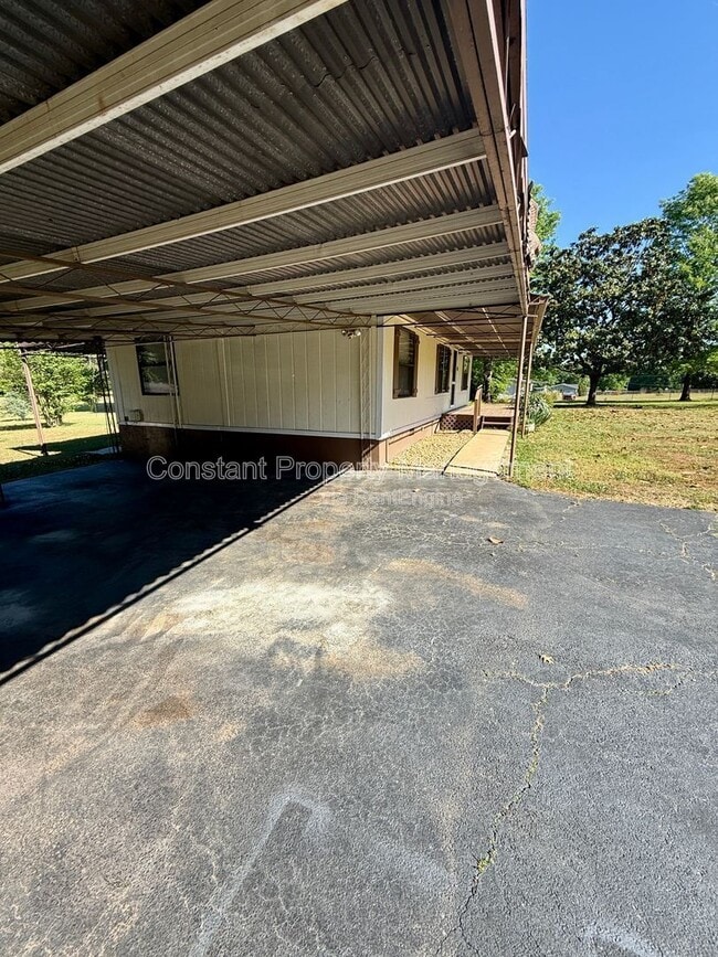 Building Photo - 491 Johnny Cut Rd