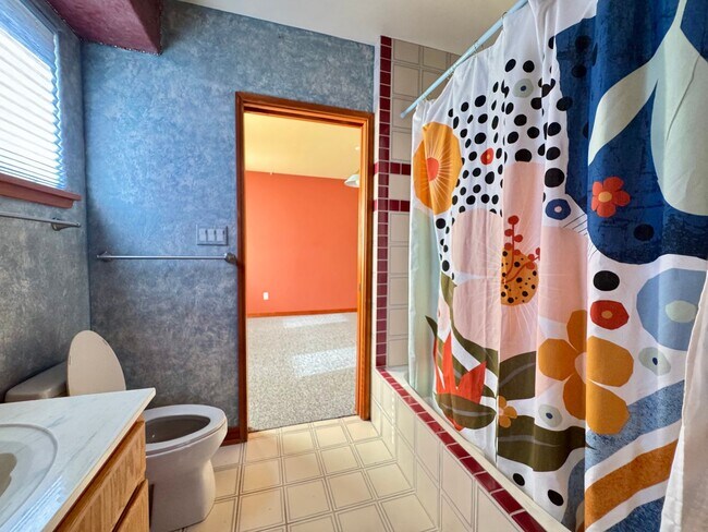 Building Photo - Sandia Heights Gem
