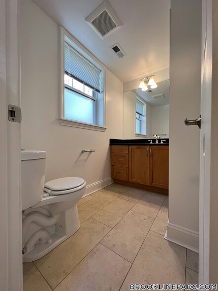 Building Photo - 103 Independence Dr