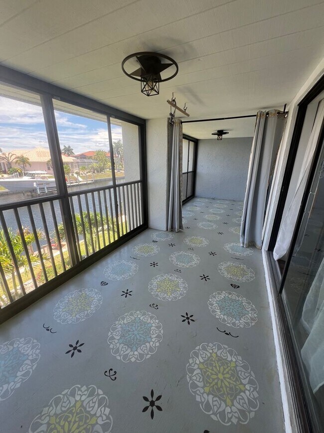 Building Photo - Waterfront Townhome in Punta Gorda
