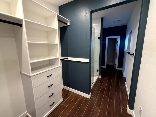 Building Photo - 6175 N Lamar St