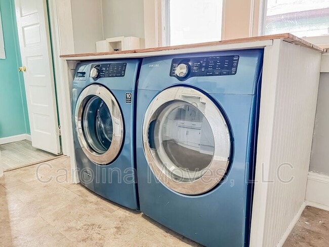 Building Photo - 771 Maple St