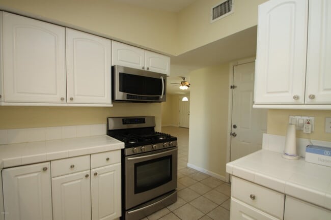 Building Photo - 655 E Avenida De Los Arboles