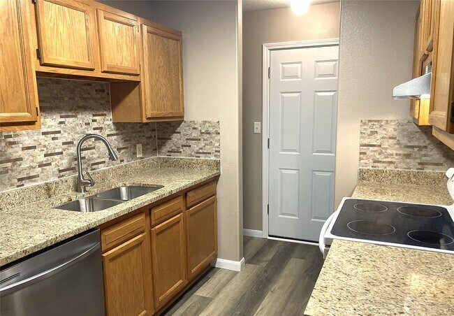 Building Photo - 10479 Royal Tricia Dr