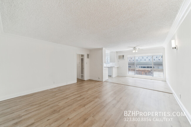 Building Photo - 7540 Hampton Ave