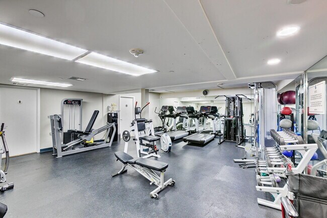 Building Photo - 1300 Jimmy Buffett Mem Hwy