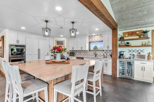 Building Photo - Sedalia Oasis on 8+ Acres