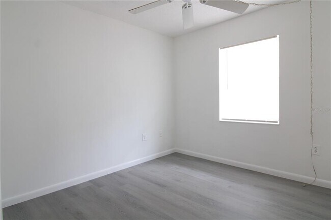 Building Photo - 1926 Honour Rd