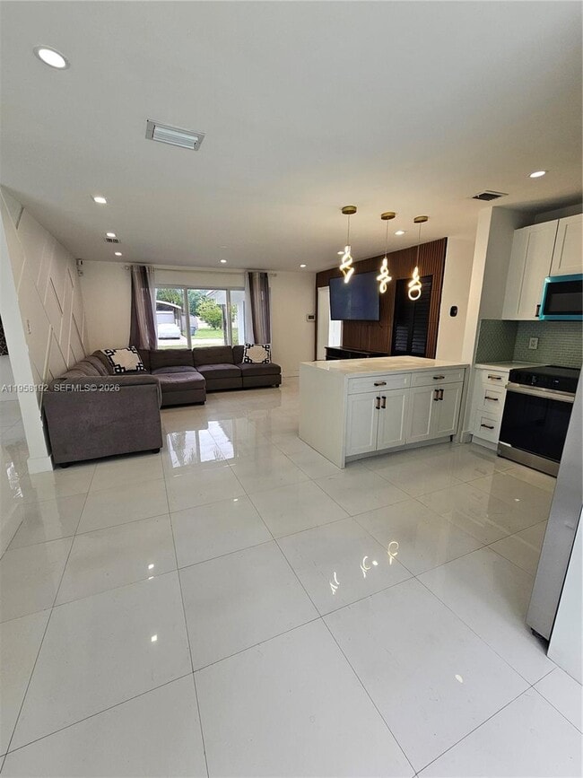 Building Photo - 1421 NW 65th Terrace