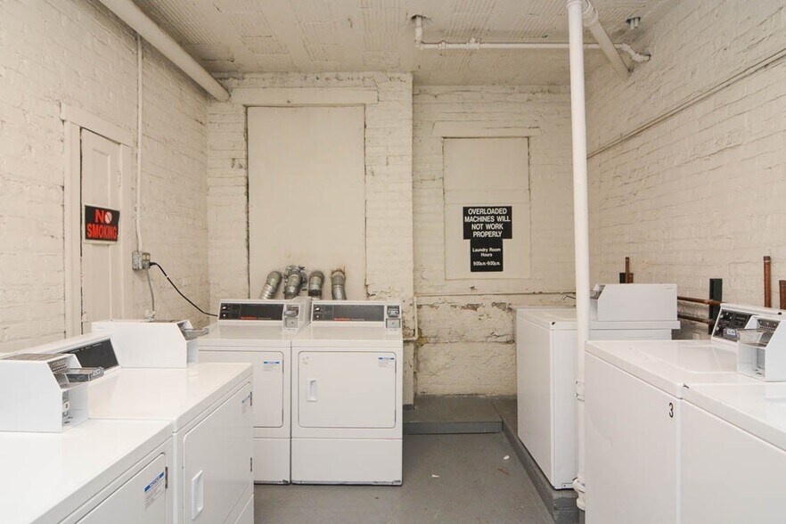 Building Photo - 4619 N Paulina St