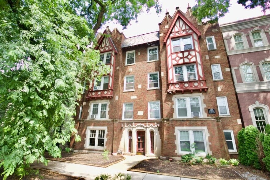 Building Photo - 2129 N Dayton St