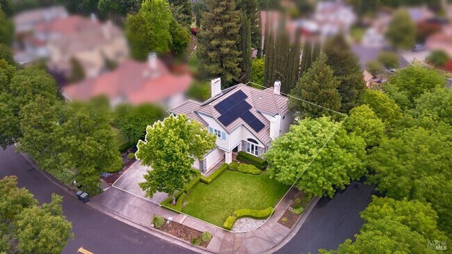 Building Photo - 3500 Crownridge Dr