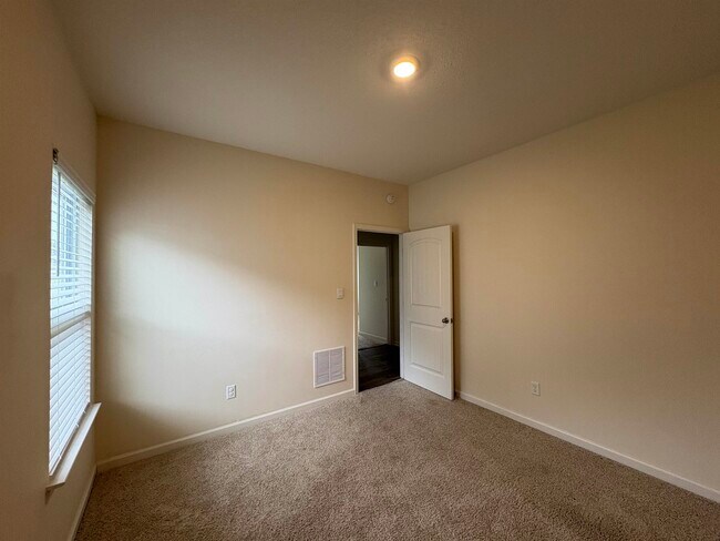 Building Photo - 50 Sandy Cv