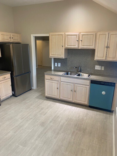 Building Photo - 13543 Ambrose St