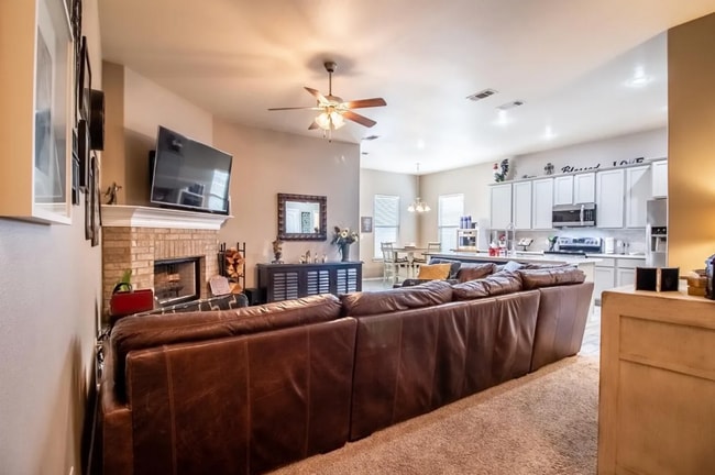 Building Photo - 3/2 in Frenship ISD: Appliances included!!!!