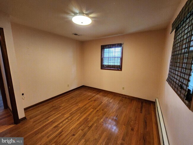 Building Photo - 17158 Ferry Dock Rd