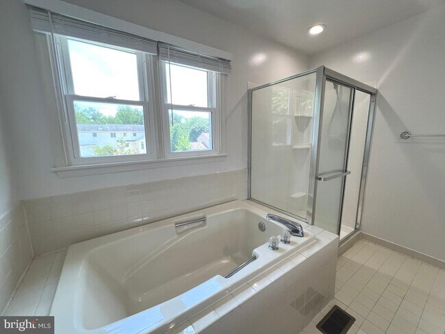 Building Photo - 8519 Wheatfield Way