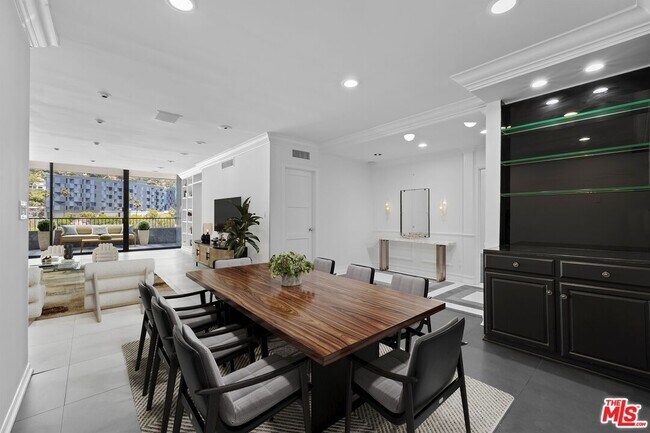 Building Photo - 1100 Alta Loma Rd