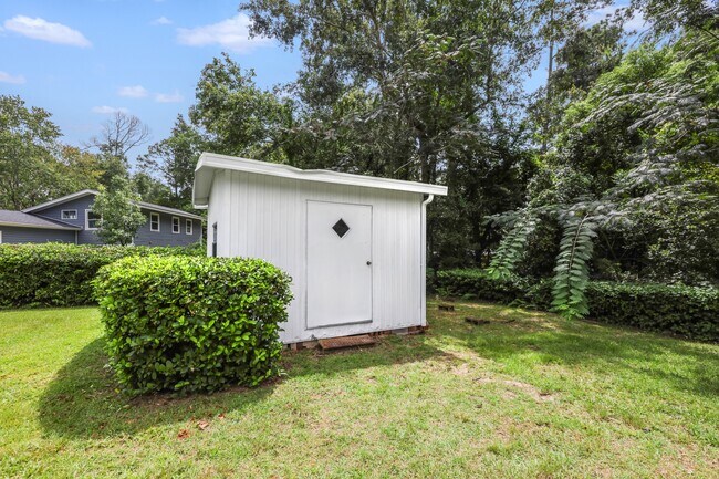 Building Photo - 2401 Jim Lee Rd