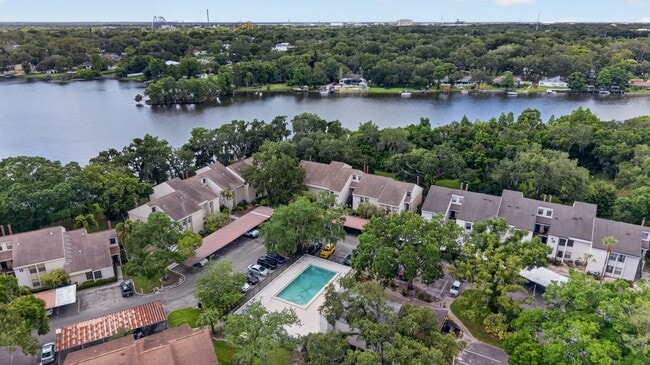 Building Photo - Cozy 3 Bedroom Available in Tampa!
