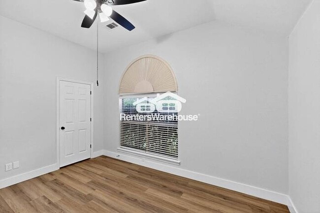 Building Photo - 801 Snapdragon Ln