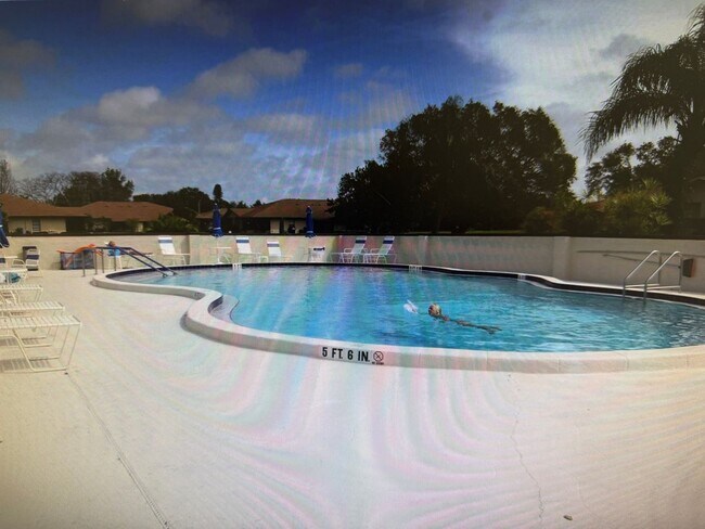 Building Photo - 55+ Gem minutes to Bradenton Beach